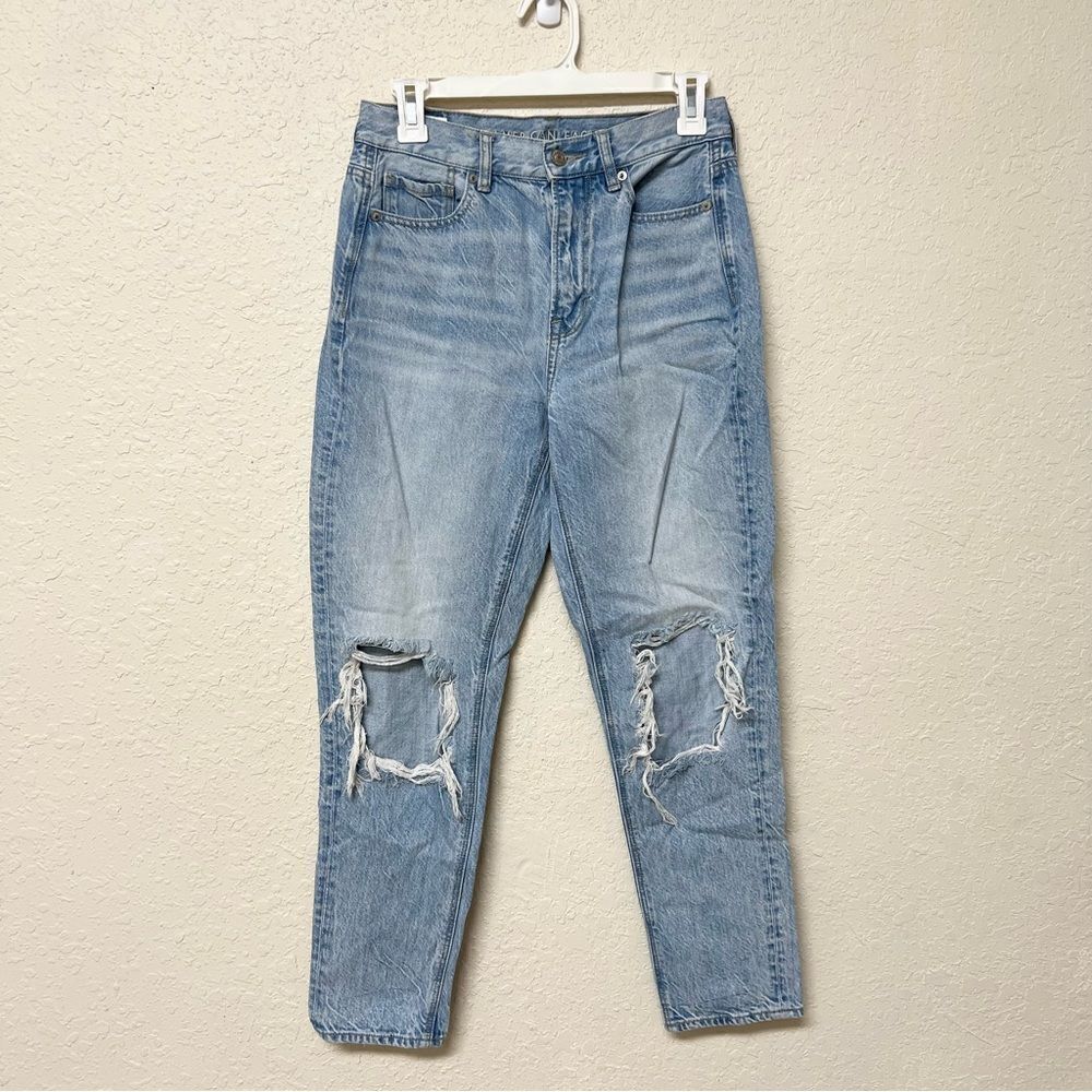 American Eagle Mom Straight Jean Light Wash Blue Denim Size 4R Distressed